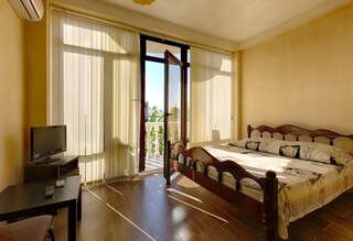 Мини-отель Minigostinitsa Abkhaziya Гагра Двухместный номер с 1 кроватью и балконом-3